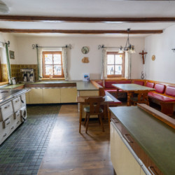 Küche im Gruppenhaus Höllwarthof für Kinder und Jugendliche in Österreich