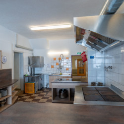 Küche im Gruppenhaus Kurzenhof für Kinder und Jugendliche in Österreich