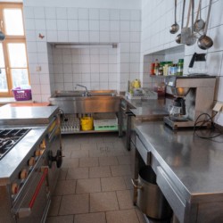 Küche im Gruppenhaus Waldhof für Kinder und Jugendliche in Österreich