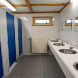 Badezimmer im Freizeitheim Appelhof in den Niederlanden für Kinder und Jugendliche