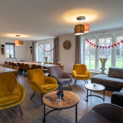 Gruppenraum im Gruppenhaus Reggehoeve in den Niederlanden für Jugendfreizeiten und behinderte Menschen