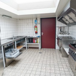 Professionelle Gruppenküche im niederländischen Haus Zwerfsteen für Gruppenreisen