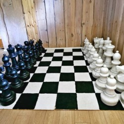 Schach im norwegischen Freizeitheim Blestolen für aktive Jugendfreizeiten.