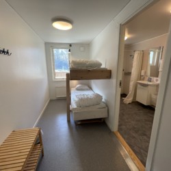 Zimmer mit Sanitär in Haus Ängögarden in Schweden