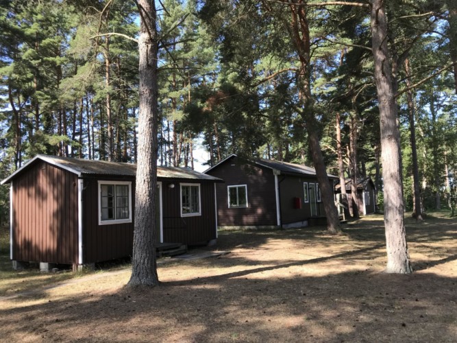 Gemütliche Schlafhütten im Freizeitheim Gustavs in Schweden