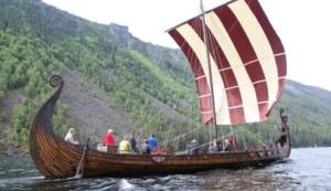 Wikingerboot beim norwegischen Freizeitheim Vatnar Leirsted