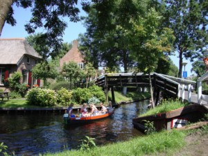 Ausflug nach Giethoorn vom barrierefreien Gruppenhaus Stins in den Niederlanden