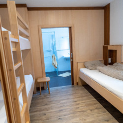 Schlafzimmer im barrierefreien Ferienhaus Prommegger in Österreich
