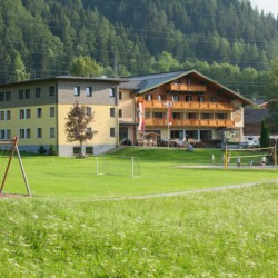 Das Freizeitheim Simonyhof für barrierefreie Gruppenreisen in Österreich.