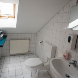 Badezimmer im Haus Rorichmoor in Deutschland.