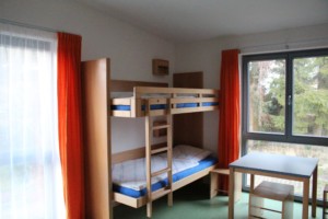 Ein Mehrbettzimmer im Freizeitheim Krekel für Kinder und Jugendfreizeiten in Deutschland.