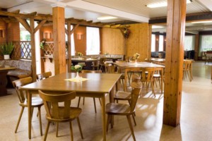 Speisesaal im Gruppenhaus Ferienhof Kieler Bucht für Menschen mit Behinderung
