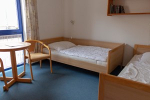 Ein Schlafzimmer im Freizeithaus Greifswalder Bucht in Deutschland.