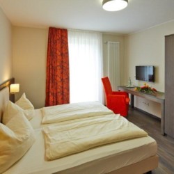 Ein Doppelzimmer im deutschen Freizeithaus Fit Hotel Much - Bergisches Land***.
