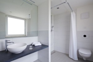 Sanitäre Anlagen im deutschen Freizeithaus für Gruppen Fit Hotel Much - Bergisches Land***.