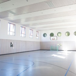 Hauseigene Turnhalle am Freizeitheim Gästehaus Passau für Kinder und Jugendreisen in Deutchland.
