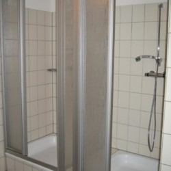 Duschkabinen im Freizeitheim Schotten in Deutschland.