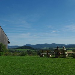 Ausblick auf die Berge am Gruppenhotel Zittauer Gebirge in Deutschland.