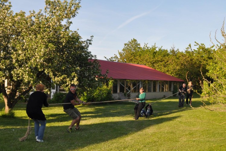 Das großzügige Spielgelände im dänischen Freizeitheim Boll´s Lejrskole auf der Insel.