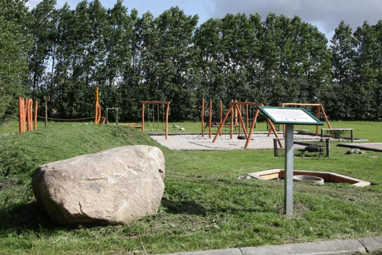 Der Spielplatz im dänischen Freizeitheim Haervejens Leirskole für große Gruppen.