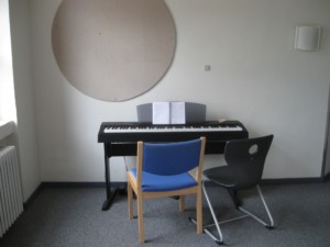 Piano im dänischen Freizeithaus Solgarden Efterskole.