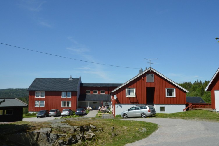 Das norwegische Selbstversorgerhaus am Wasser Gautestad mit eigener Badestelle.