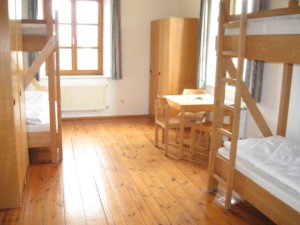 4-Bett-Zimmer im Gruppenhaus Dornach in Bayern für Jugendfreizeiten