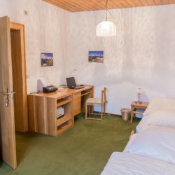 Doppelzimmer im Gruppenhaus Ering in Bayern für Jugendfreizeiten