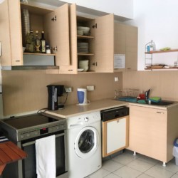 Selbstversorger-Küche im griechischen barrierefreien Gruppenhaus am Meer