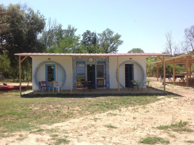 rolli-gerechtes Kajütenhaus im griechischen Feriencamp Strandlodge direkt am Mittelmeer