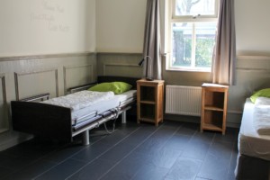 Schlafzimmer im Gruppenhaus für behinderte Menschen in den Niederlanden