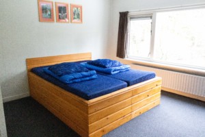 NLZB Schlafzimmer im niederländischen Freizeithaus Benelux für Behindertengruppen