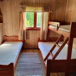 Schlafraum in der Hütte Høgbu in Undeland, Norwegen