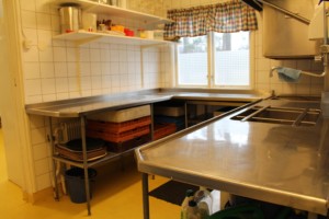SEMG_5K_1 Die Küche im schwedischen Freizeithaus Majblommegården.