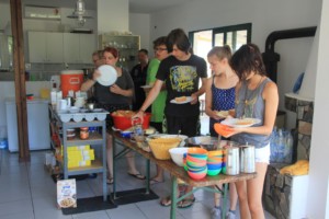 GRK1 Selbstversorger-Küche im griechischen Feriencamp für Jugendfreizeiten direkt am Mittelmeer
