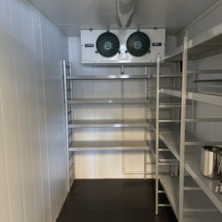 Kühlraum in der Küche im Haus Degernes in Norwegen