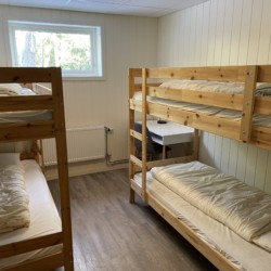Schlafraum im Haus Degernes Misjonsgard in Norwegen