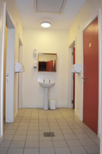 Sanitäre Anlagen im Gruppenheim Lackan House für Kinder und Jugendfreizeiten in Irland.