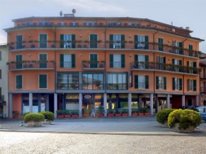 Das Gruppenhotel Residence dei Fiori*** in Italien von außen.
