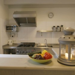 Küche im Gruppenhaus Bakhuis für behinderte Menschen in den Niederlanden