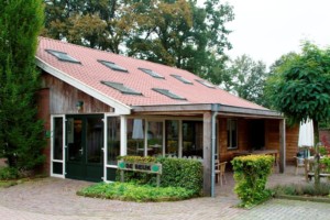 freundliches Gruppen Handicaphaus mit schöner Terasse niederländisches Freizeithaus Het Keampke Beuk