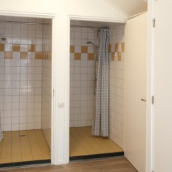 gute Duschen im handicapgerechtem Gruppenhaus. Niederländisches Handicaphaus für Rollifahrer Het Keampke Beuk