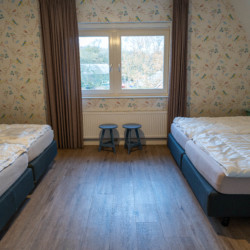 Schlafraum im behindertengerechten Gruppenhaus Buiten in den Niederlanden