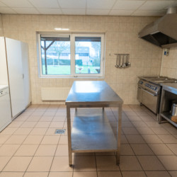 Küche im barrierefreien Gruppenhaus Hooiberg für behinderte Menschen in den Niederlanden