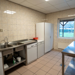 Küche im barrierefreien Gruppenhaus Hooiberg für behinderte Menschen in den Niederlanden