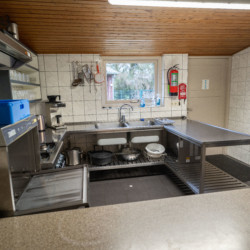 Küche im barrierefreien Gruppenhaus Kievitsnest für behinderte Menschen in den Niederlanden