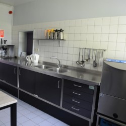 Selbstversorger-Küche im niederländischen Freizeitheim de Putte für Kinderfreizeiten
