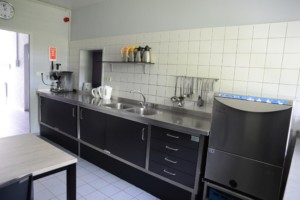 Selbstversorger-Küche im niederländischen Freizeitheim de Putte für Kinderfreizeiten