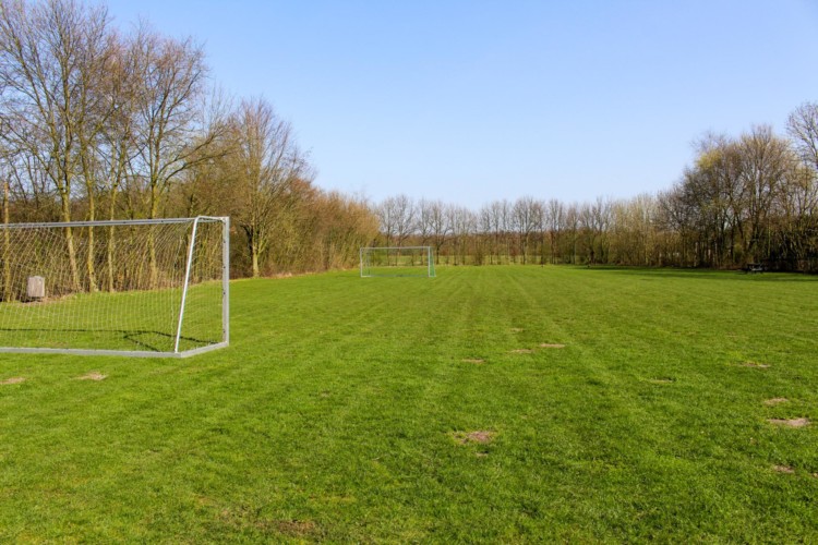 Der Fußballplatz im niederländischen Freizeitheim Schaapskooi.
