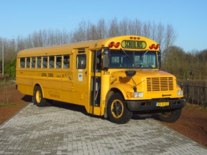 Der amerikanischer Schulbus im niederländischen Freizeitheim Schop.